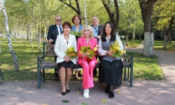 Я календарь переверну и снова праздник октября…